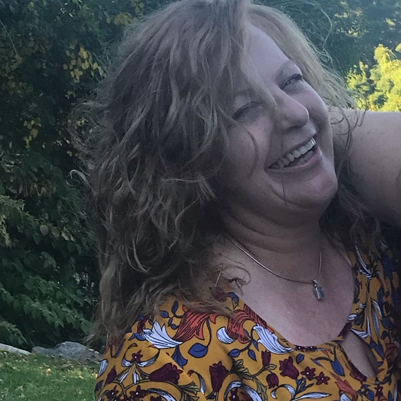 Meet your Posher, Elizabeth - Picture 2 of 2